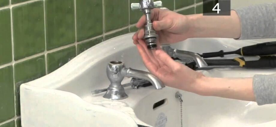 HOW TO FIX A LEAKING TAP QUICKLY